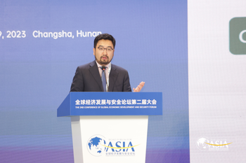 Itgel Bold, BS Finance '08, speaking at the Boao Forum